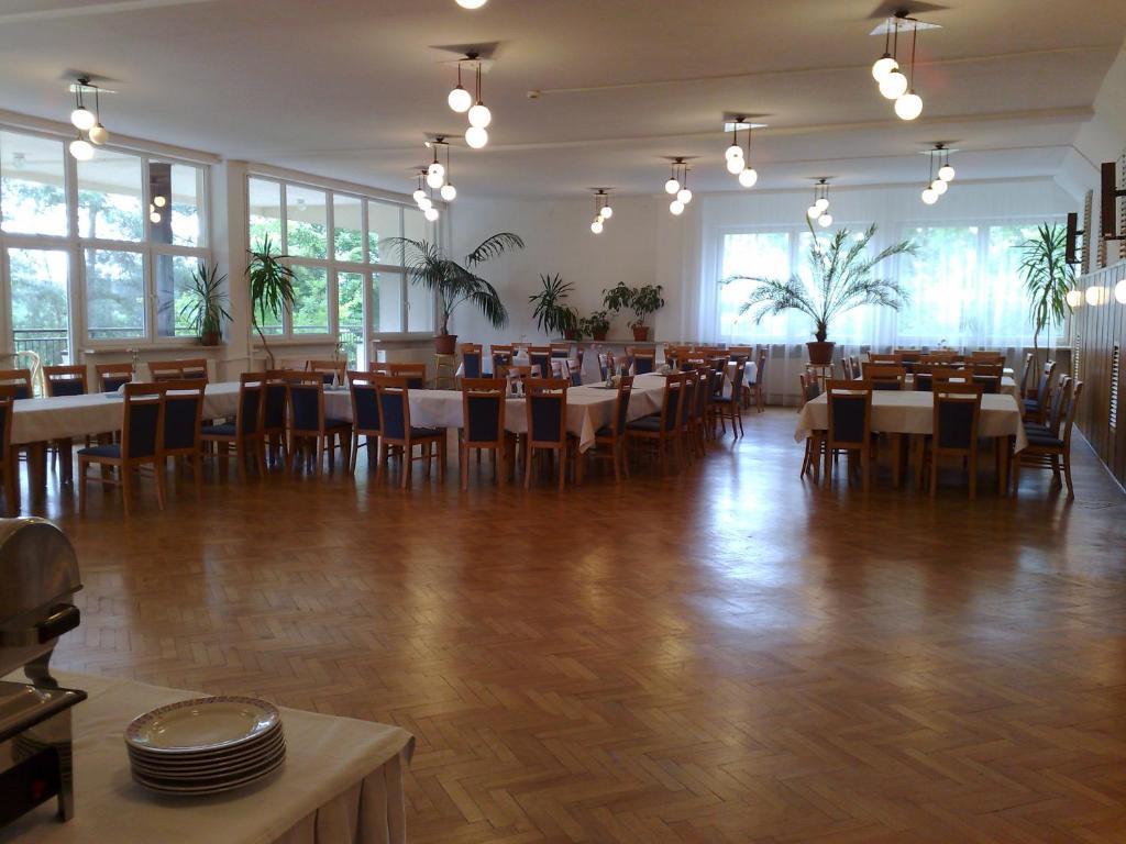 Irss Osrodek Szkoleniowy Hotell Białobrzegi Exteriör bild